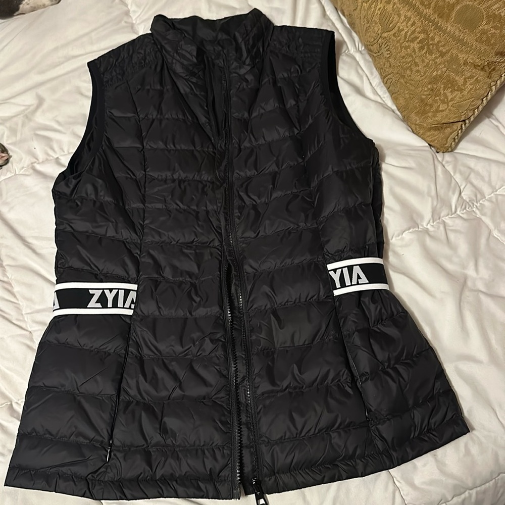 ZYIA Large Black Puffer Vest. New without tags.